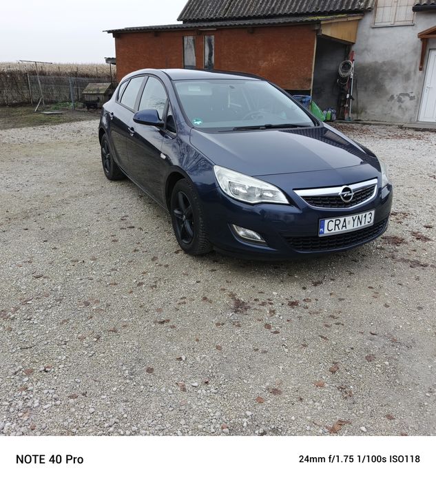 Opel Astra J rok 2011 cdti klima