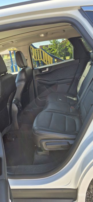 Ford escape 2.5 hybrid titanium