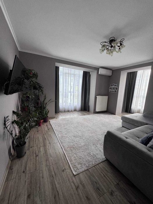 Продам простору 2-кімнатну квартиру