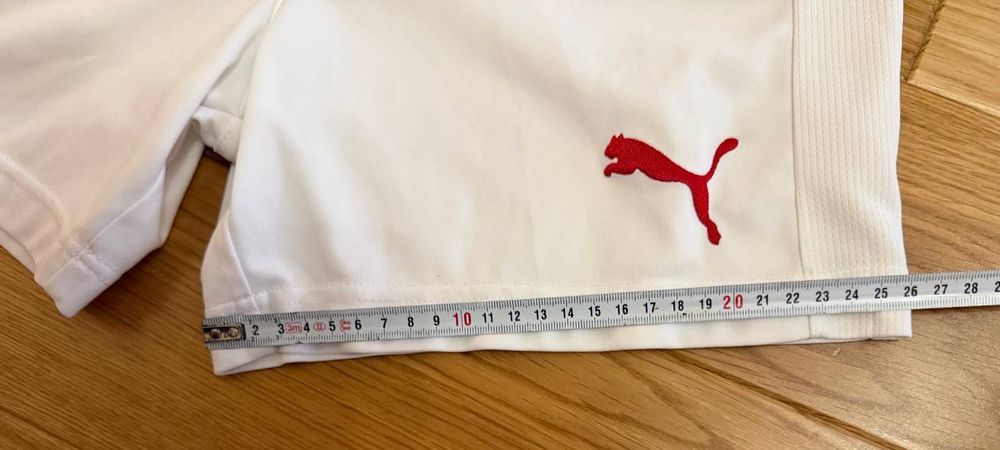 Шорти — це Puma AC Milan 2024-25 Home Shorts для дітей на 13-14 років