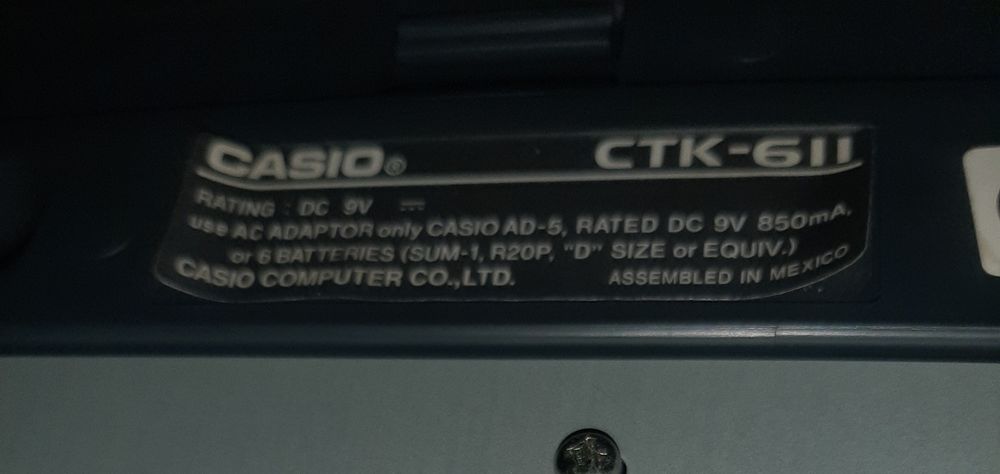 Teclado Casio CTK-611 inclui tripé