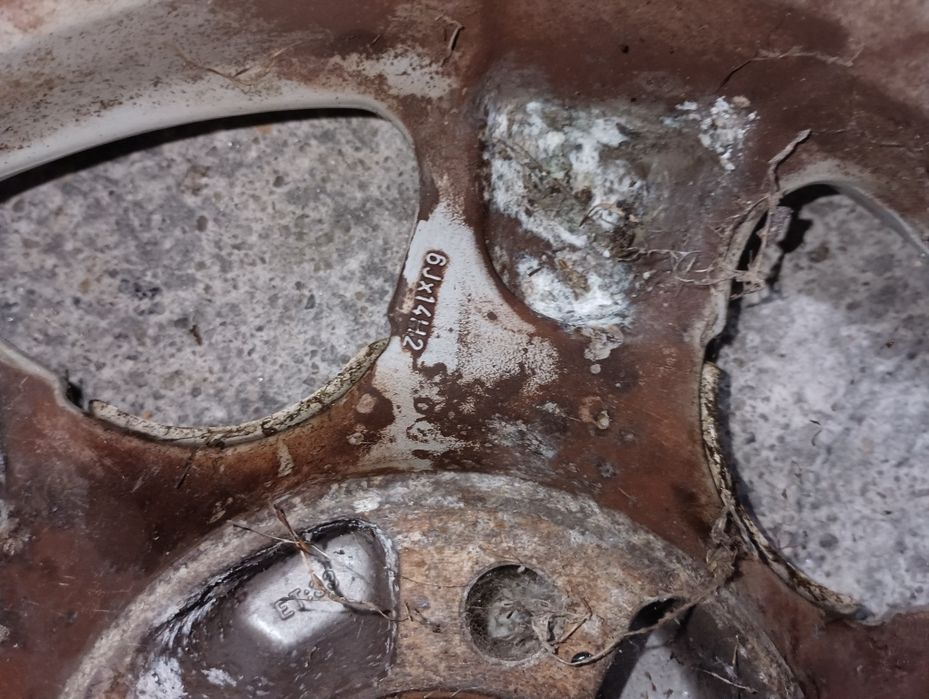 Vários jogos de jantes usadas