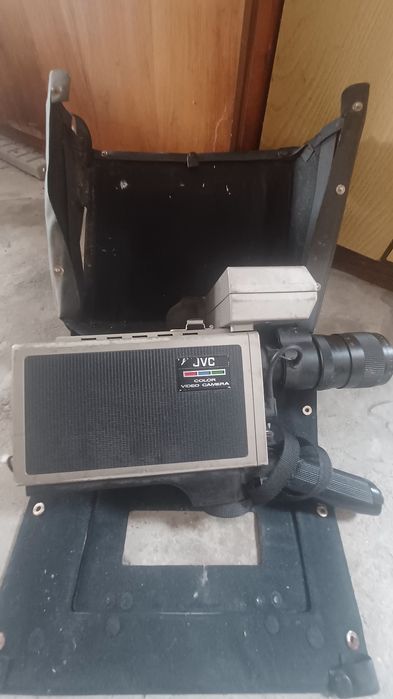 Gravador de video cassettes + camera + bateria portátil JVC