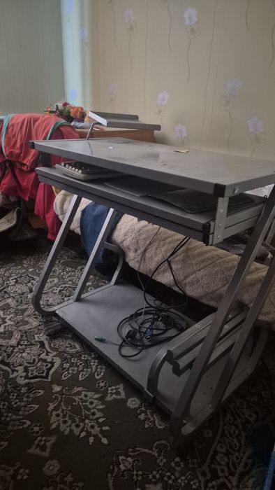 Стіл Комп'ютерний металевий