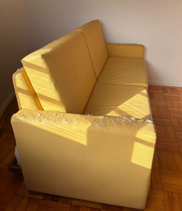 Sofá-cama amarelo