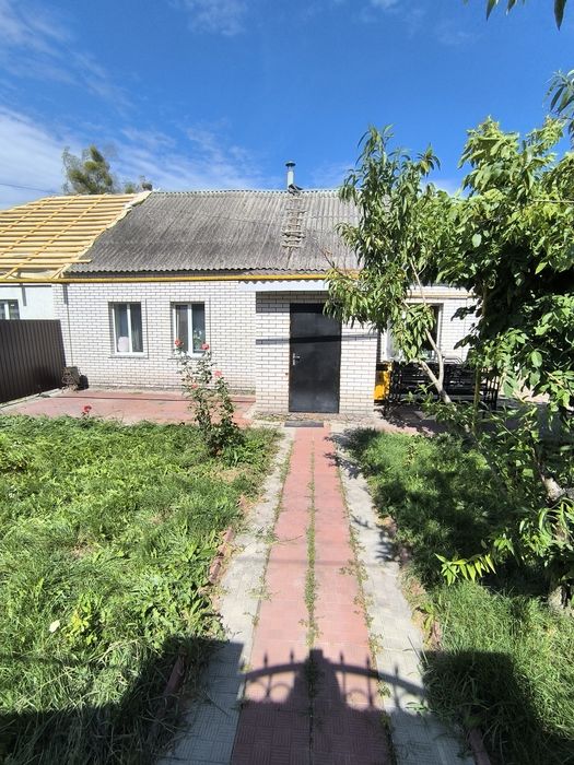 Продам добротний будинок на Броварі