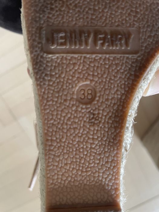 Damskie sandałki na lato CCC Jenny Fairy 38
