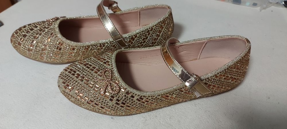 Półbuty dziewczęce rozn. 34 złote