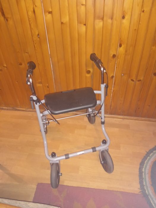 Chodzik balkonik dla seniora