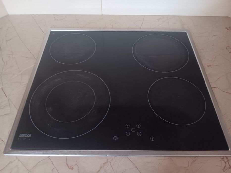 Conjunto placa vitroceramina e forno
