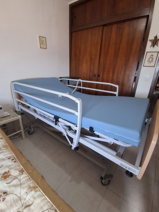 Vende-se cama articulada elétrica