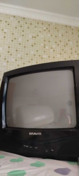 Телевизор рабочий Bravis и антенна