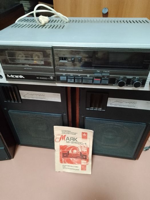 магнитофон кометный стерео Маяк М240-С-1 с колонками