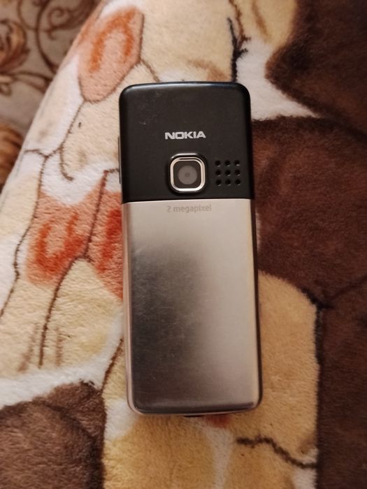 мобільний телефон Nokia 6300.