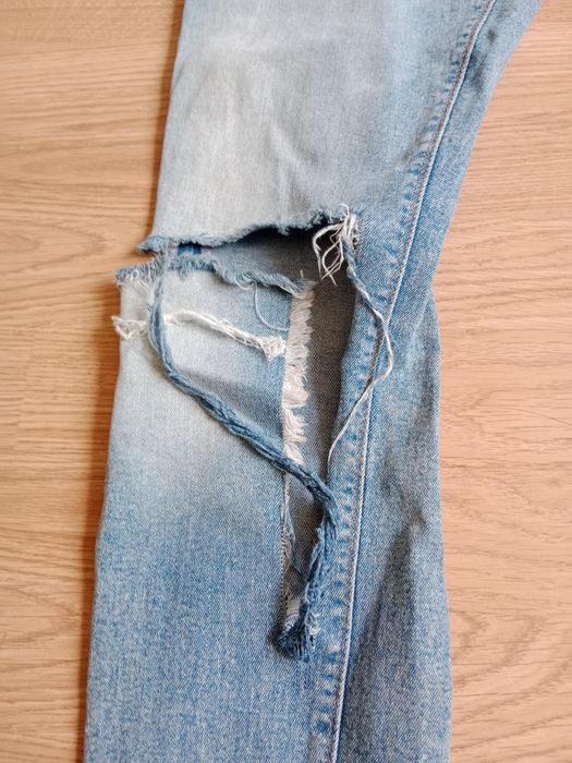 Jeansy Męskie River Island z Przetarciami