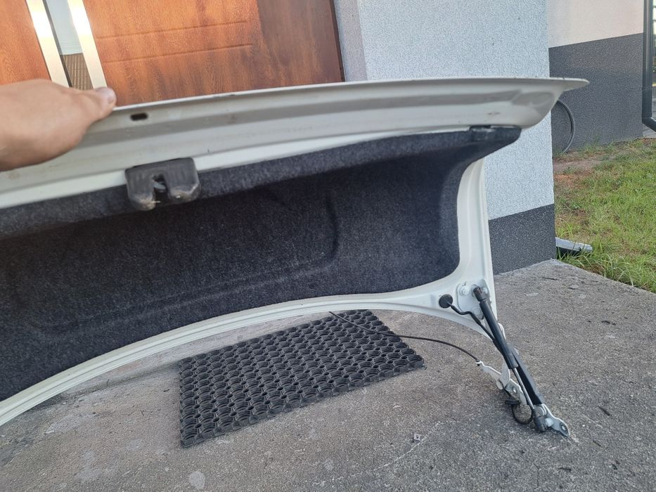 Audi a4 b5 klapa bagażnika LY9D biała sedan ładna