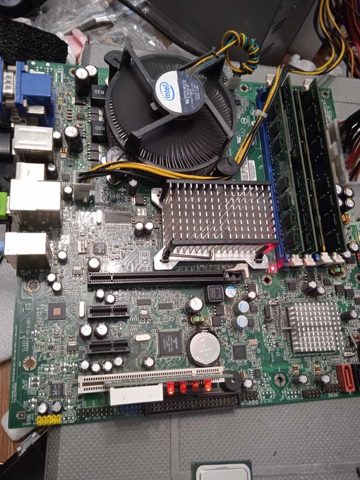 775, Мат плата + core2quad q9400 + 8gb ddr2