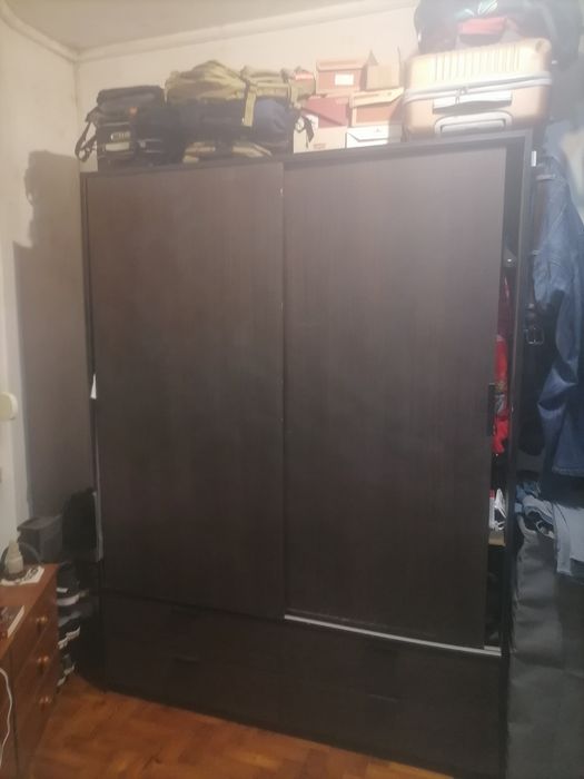 Cama de casal e guarda fatos