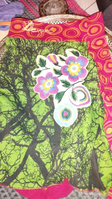 Saia linda de diferentes cores