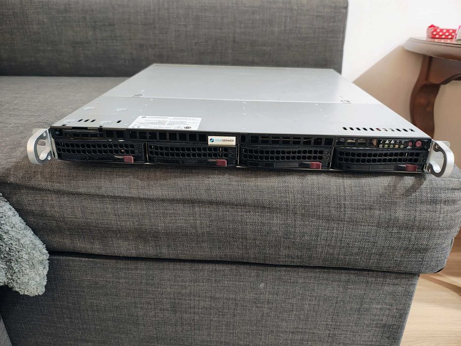 Serwer rack 1U Supermicro Intel E-2234 3,6GHz + 813MFTQC-350CB2 + X11SCH-F / RAM 16GB PC4-2666V ECC / 2x240GB SSD + 2x2TB SATA TOSHIBA + szyny rack
