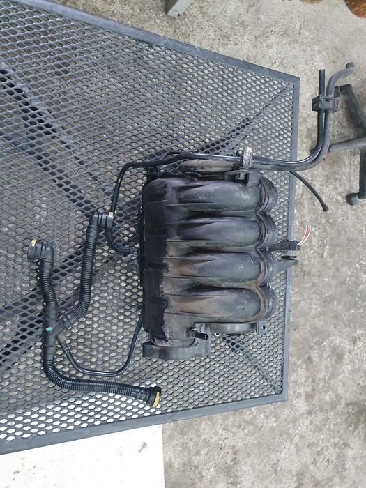 Kolektor ssacy listwa wtryskiwacz wtrysk Peugeot 307 1.6 benzyna kpl