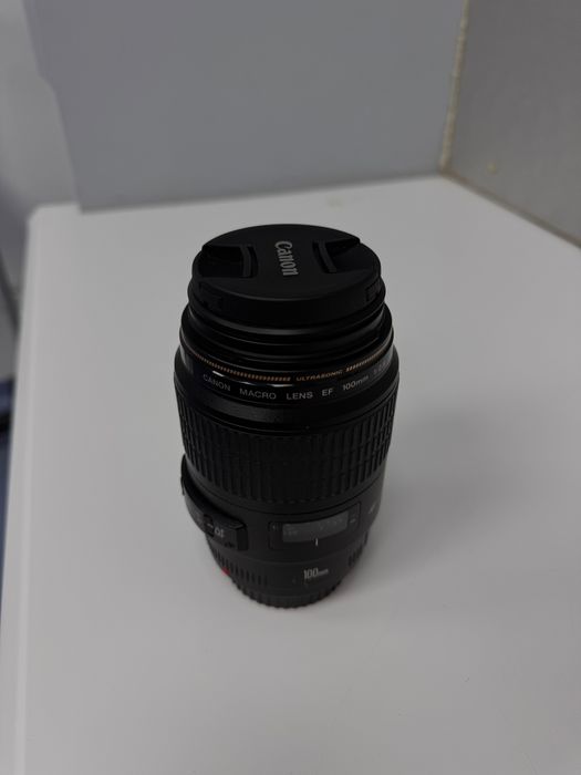 Canon EF 100mm f/2.8 Macro USM