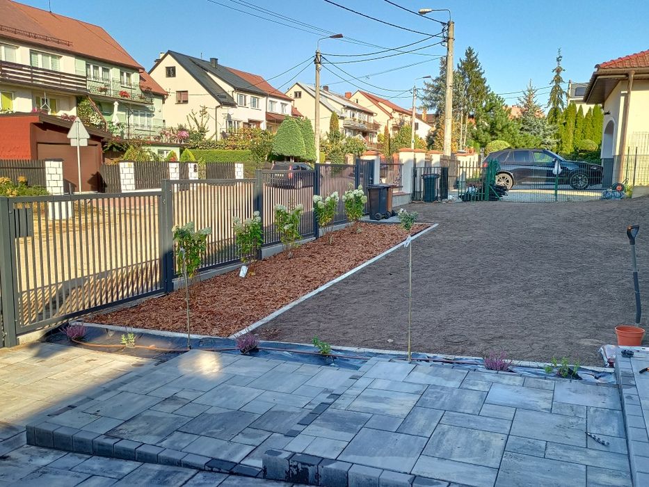 Ogrody koszenie wertykulacja rębak glebogryzarka ogrodzenia ogrodnik