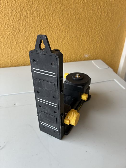 Tripé retractil P/ niveis de laser  + mesa magnetica multiposições