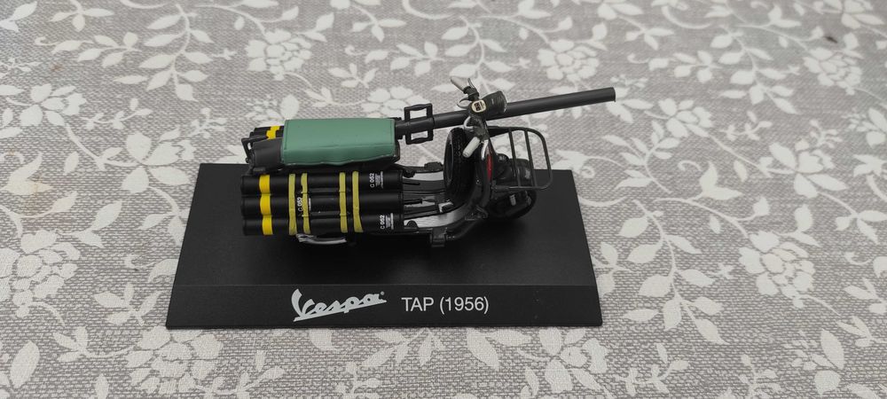 Vespa TAP (1956) - Escala 1:18 (Coleção Oficial Vespa)