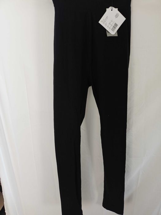 czarne legginsy even&odd