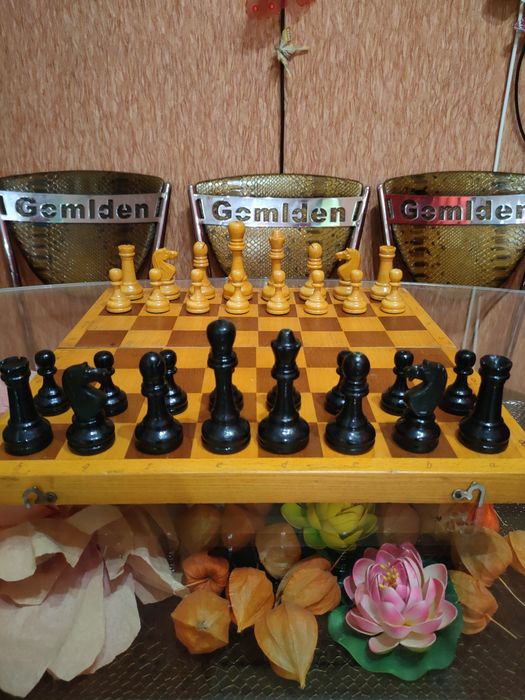 Деревянные игровые шахматы с доской 40-40 см.
