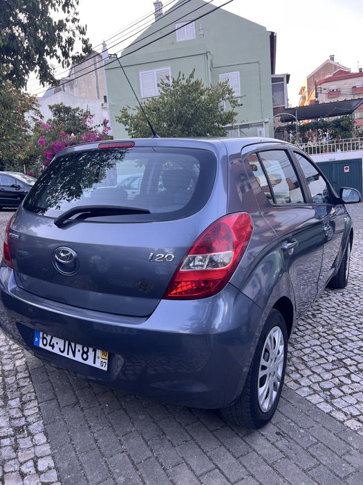 A nice hyundai i20
