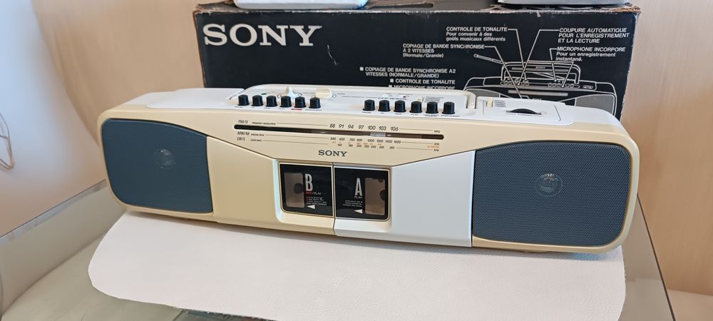 SONY CFS-W304L в хорошем состоянии.