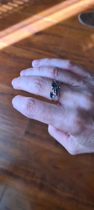 Кольцо в белом золоте с сапфирами и бриллиантами