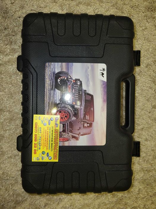 Двухпоршневой компрессор автомобильный с комплектом ремонта  в кейсе