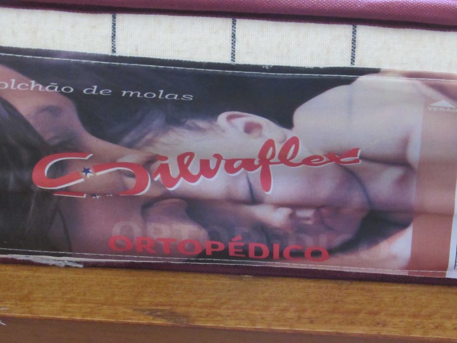 cama + estrado + colchão + 2 mesas de cabeceira