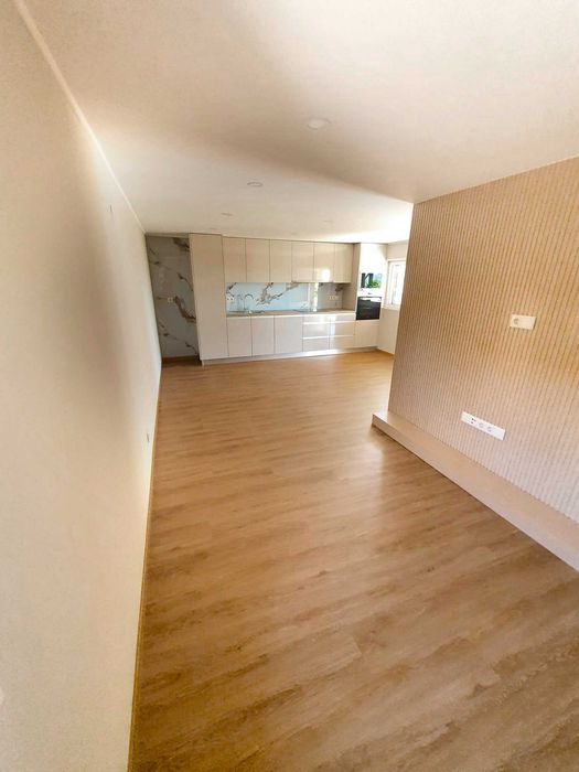 Moradia 4 Frentes Térrea T2 com Garagem Fechada