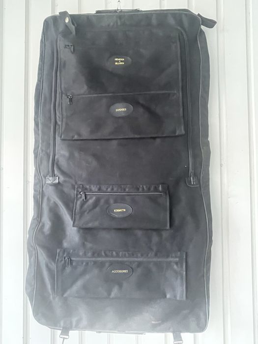 Porta fatos em perfeitas condições