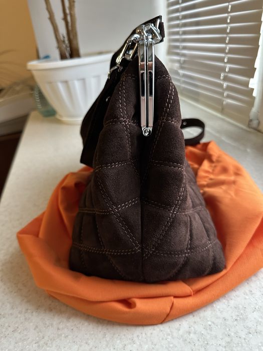 Замшева сумка на застібці