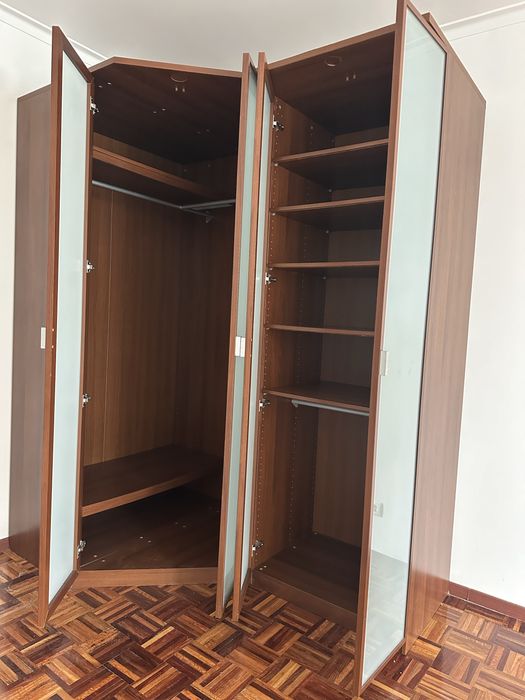 Armario Roupeiro de canto em madeira