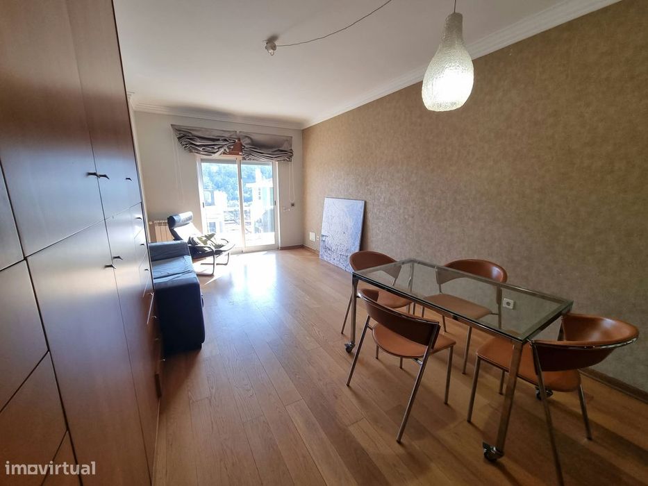 Excelente Apartamento T2 Para Arrendar Em São Domingos De Benfica