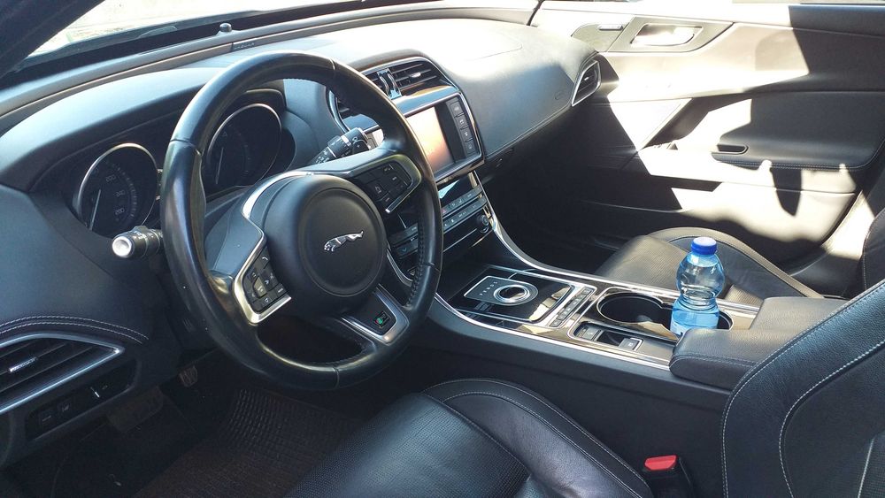 Jaguar XE 2.0 D R-Sport Aut. | 2015 | 163.550 km | 12.800€