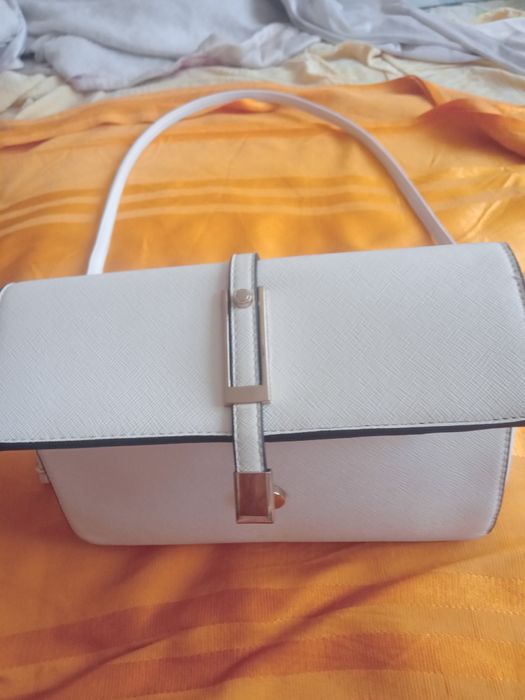 Продам  новые  кожанныее сумочки. И кожанний портфель