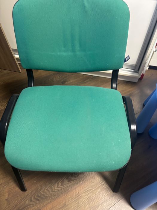 Офісні стільці в гарному стані