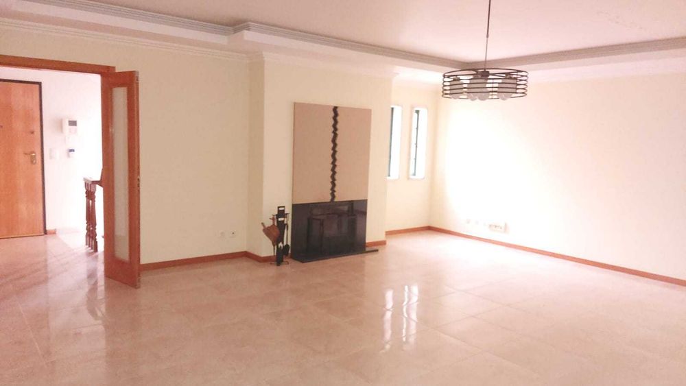Moradia T5 disponível