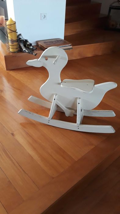 pato de Balançar em estrutura Madeira para Criança, em bom estado vendo 60 euros