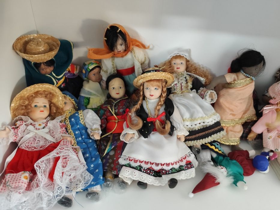 Coleção de bonecas.