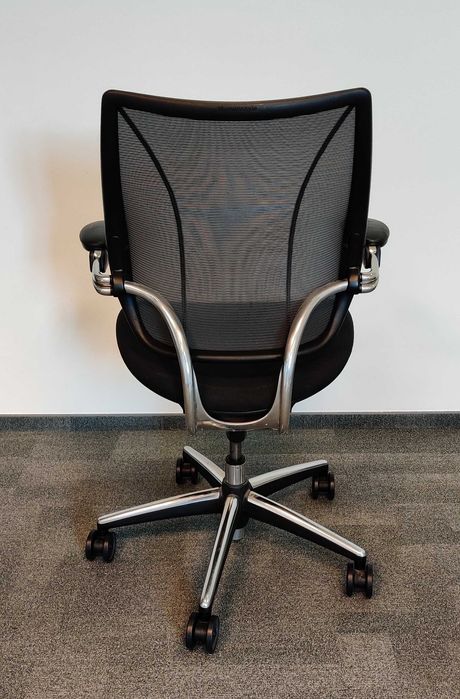 Fotel obrotowy Human Scale Liberty premium czarne (ok. 200 szt.)