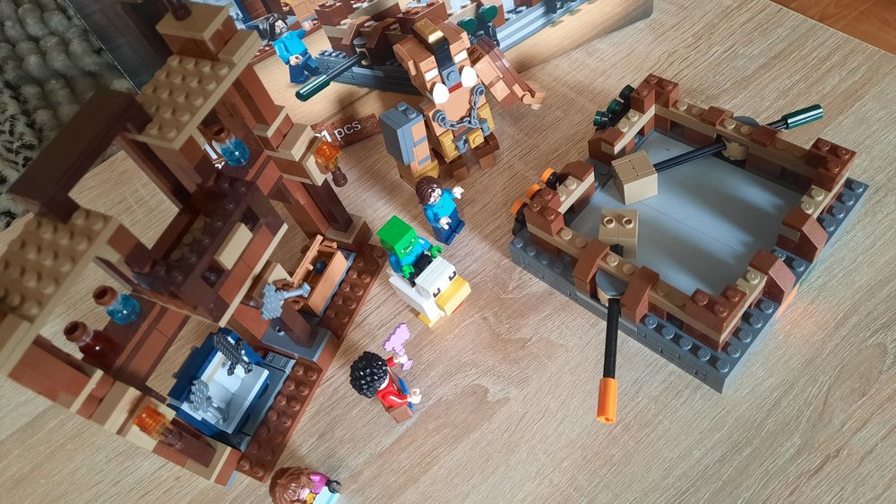 LEGO 21272 Minecraft-ring w leśnym dworze