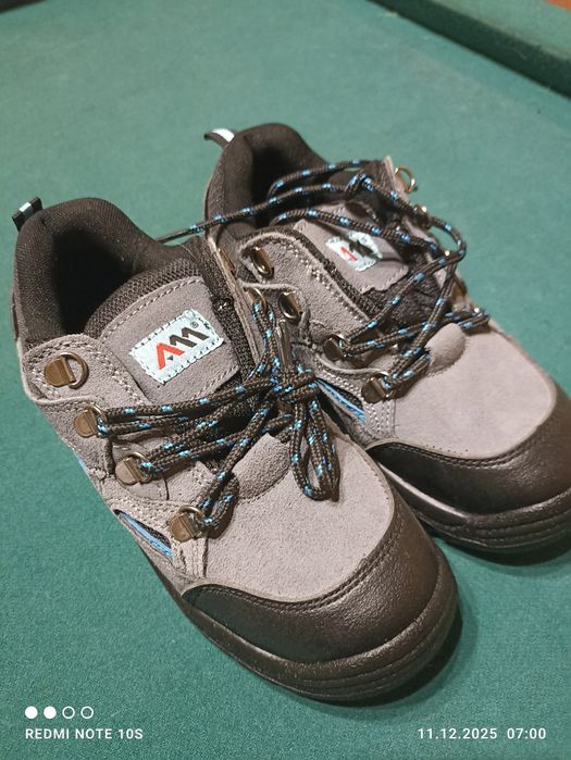 Продам кросовки нові